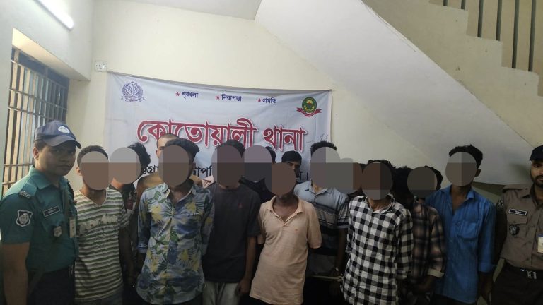 জামিয়াতুল ফালাহ মসজিদের সামনে মিছিল: সন্ত্রাসবিরোধী আইনে গ্রেফতার ১৯