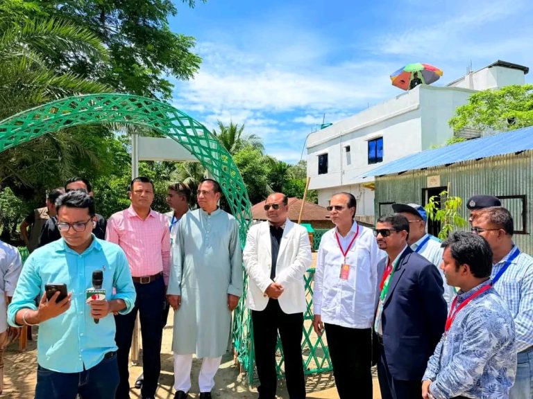 বাঁশখালীতে বন্যায় ক্ষতিগ্রস্ত ও গৃহহীন পরিবারের মাঝে নতুন ঘর হস্তান্তর