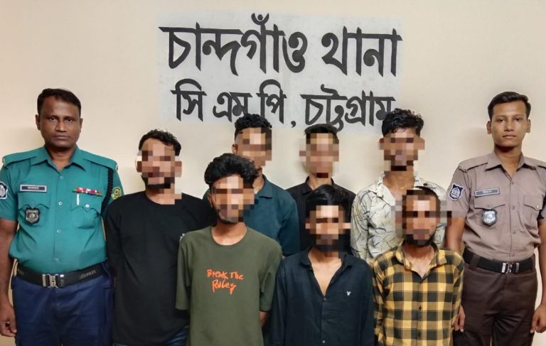চান্দগাঁও থানার অভিযানে শীর্ষ সন্ত্রাসী বুইশ্যার ৭ সহযোগী অস্ত্রসহ গ্রেফতার