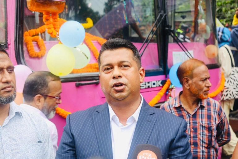 কালুরঘাট থেকে পতেঙ্গা: চট্টগ্রামে নারীদের জন্য চালু হলো বিশেষ গোলাপি বাসসেবা