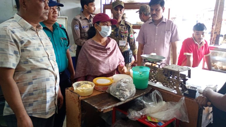 চসিকের ভেজালবিরোধী অভিযান: পাথরঘাটায় ৩ প্রতিষ্ঠানকে ৪০ হাজার টাকা জরিমানা