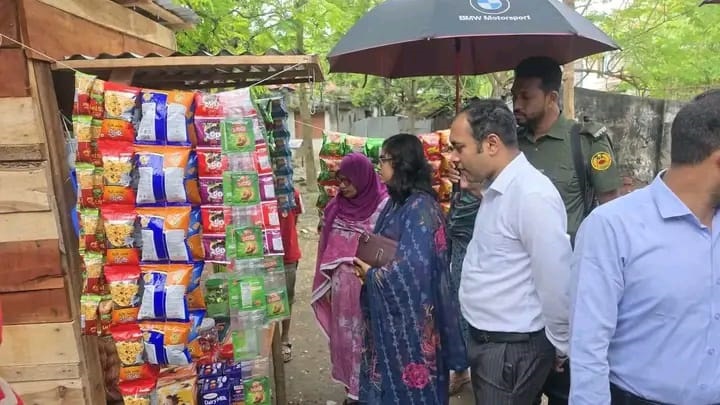 ভিক্ষাবৃত্তি ছেড়ে স্বাবলম্বী বুলবুলি খাতুন: পাশে দাঁড়ালেন চুয়াডাঙ্গা সদর উপজেলা প্রশাসন