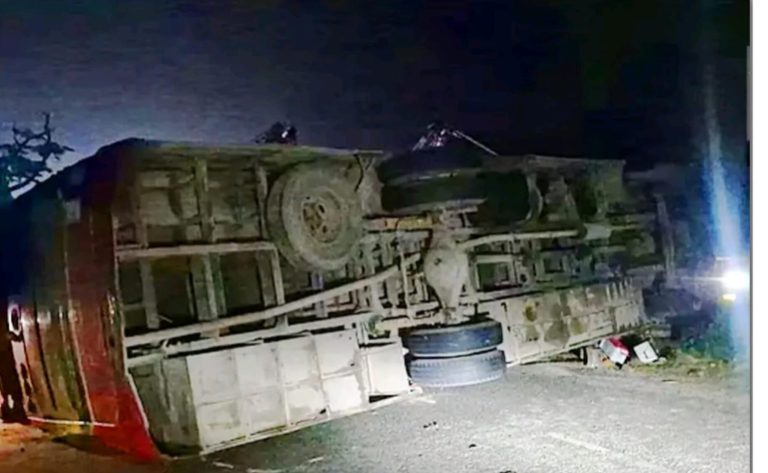 ফেনীতে বাস উ’ল্টে কাস্টমস কর্মকর্তা নি’হ’ত, আ’হ’ত ১০