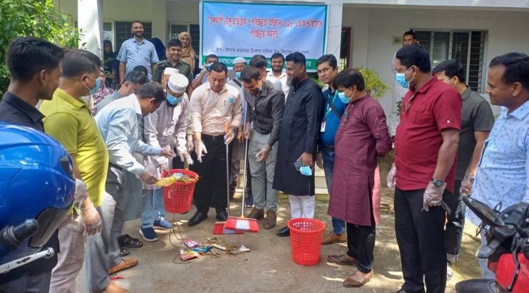 ঈদগাঁওয়ে ডেঙ্গু প্রতিরোধ ও পরিচ্ছন্নতা অভিযান: পরিষ্কার করা হলো বাজারে অলিগলি